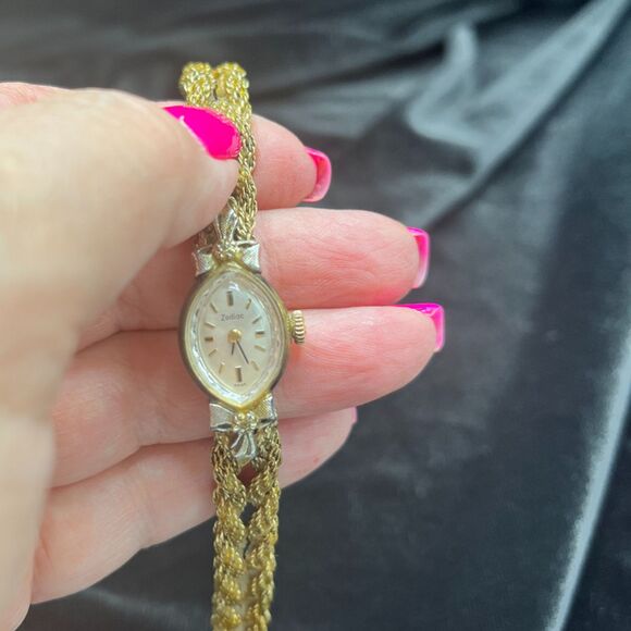 Vintage Elegant Zodiac Swiss Analog Gold Watch | 10K RGP Bezel | Braided Band - Picture 6 of 6
